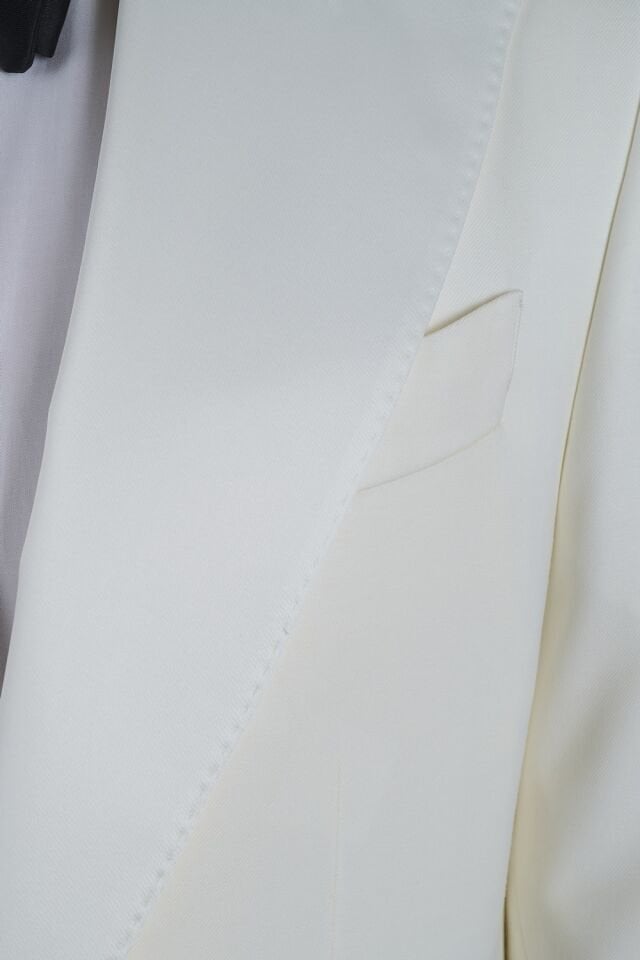 Ecru Peak Lapel Tuxedo