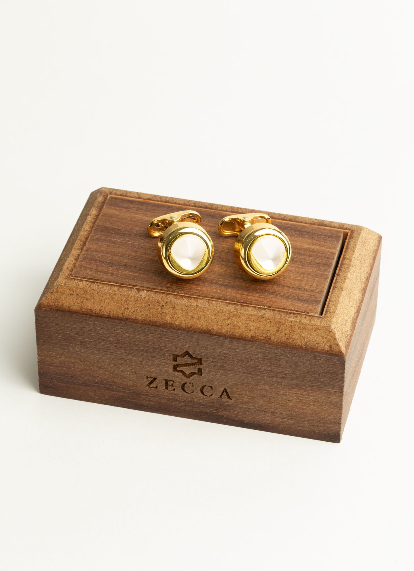 Ecru- Gold Wrist Pin- Ekru-Altın Rengi Kol Düğmesi