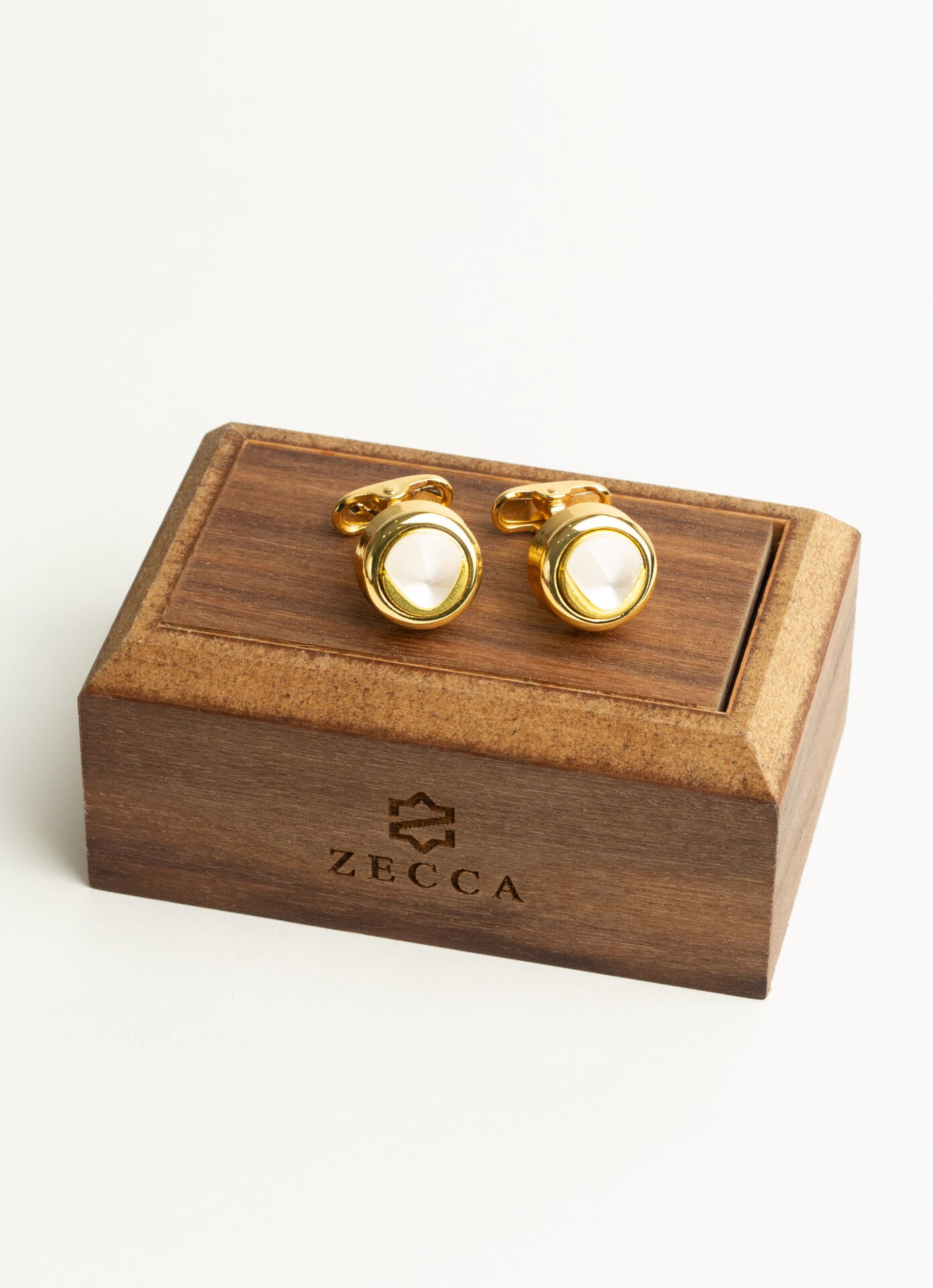 EKRU TAŞLI ALTIN KOL DÜĞMESİ