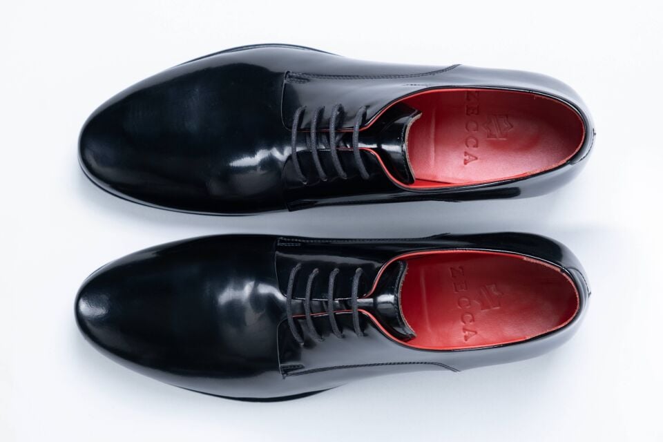 BAĞCIKLI SİYAH DERİ AYAKKABI